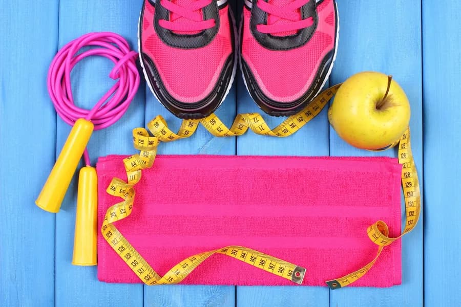 How to Stay Fit: 8 Daily Habits to Stay in Shape at Any Age