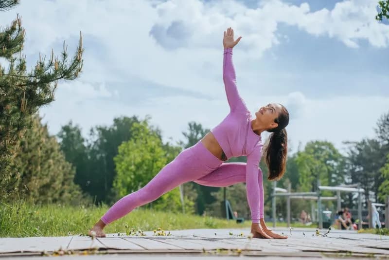 fit-brunette-in-a-purple-tracksuit-doing-yoga-out-2026-03-17-20-15-41-utc.jpg