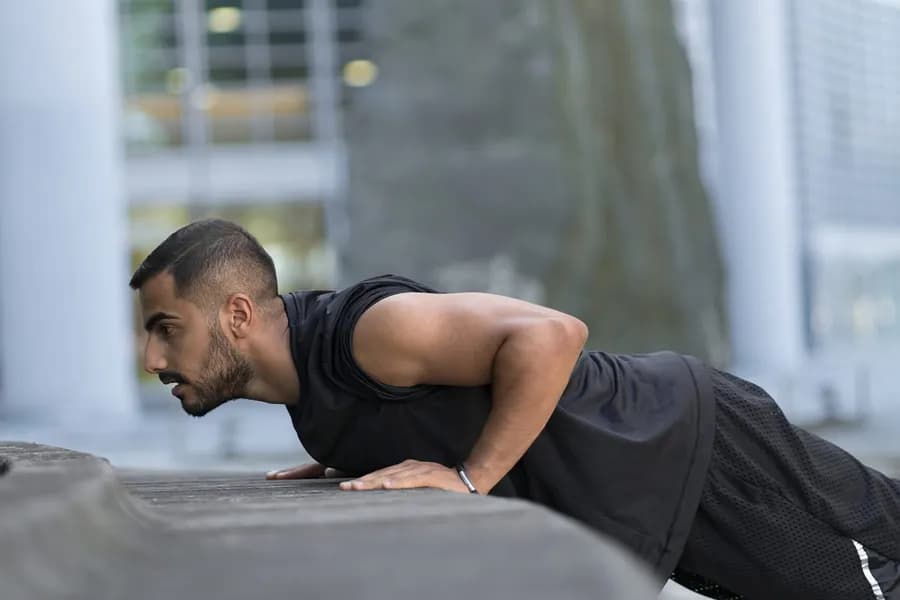 profile-view-of-young-sportsman-on-sport-training-2026-03-19-02-20-13-utc.jpg