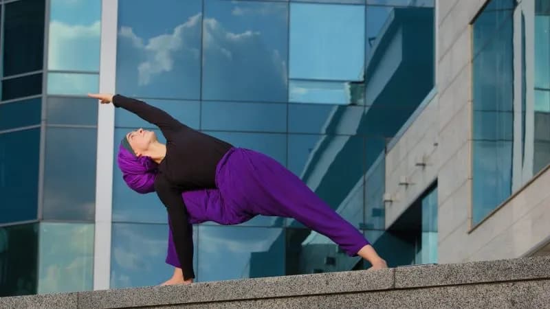 strong-woman-in-hijab-flexible-girl-doing-yoga-exe-2026-03-24-11-19-55-utc-1.jpg
